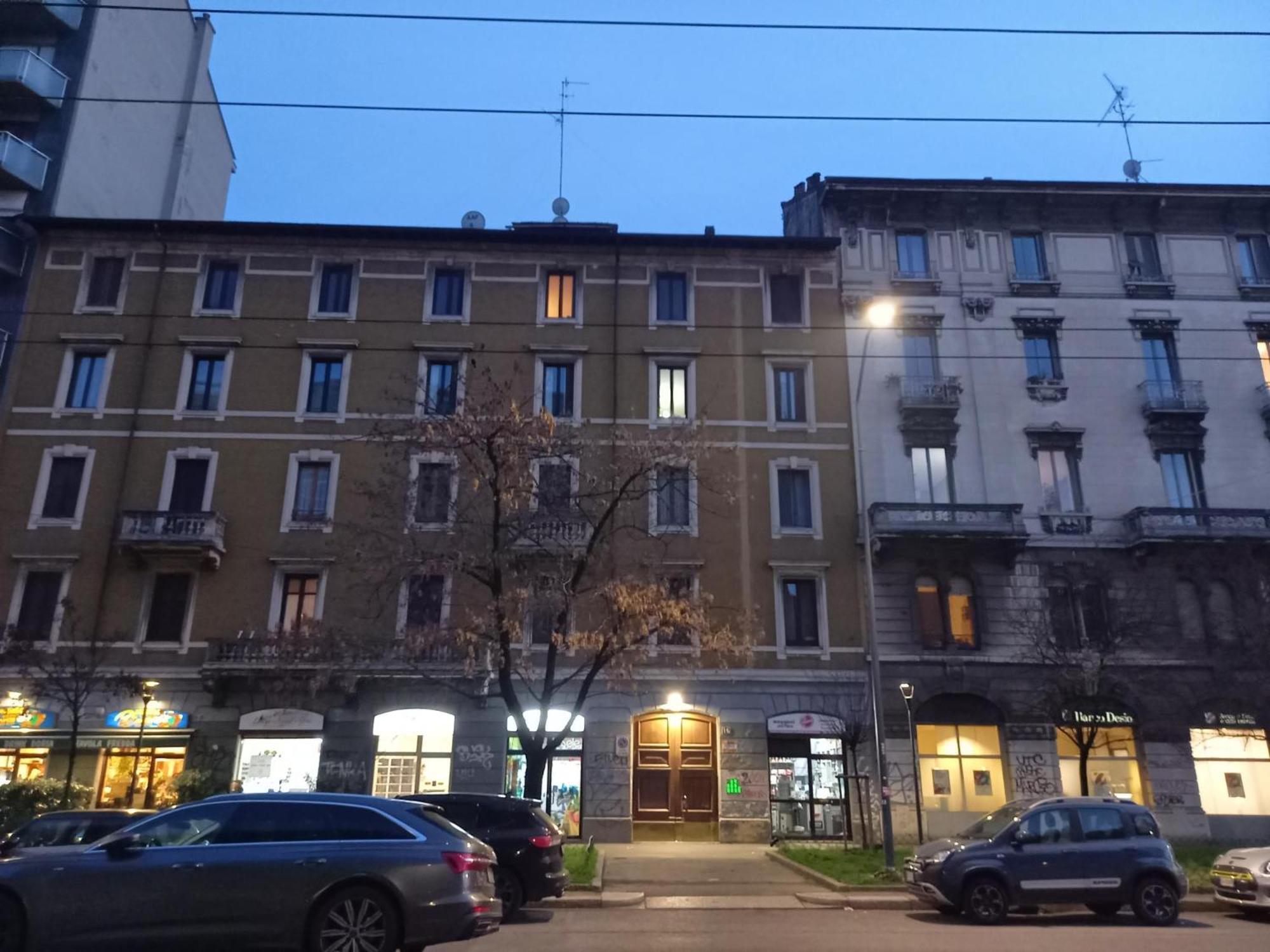 Comfortable Typical Old Style Apartment Milão Exterior foto