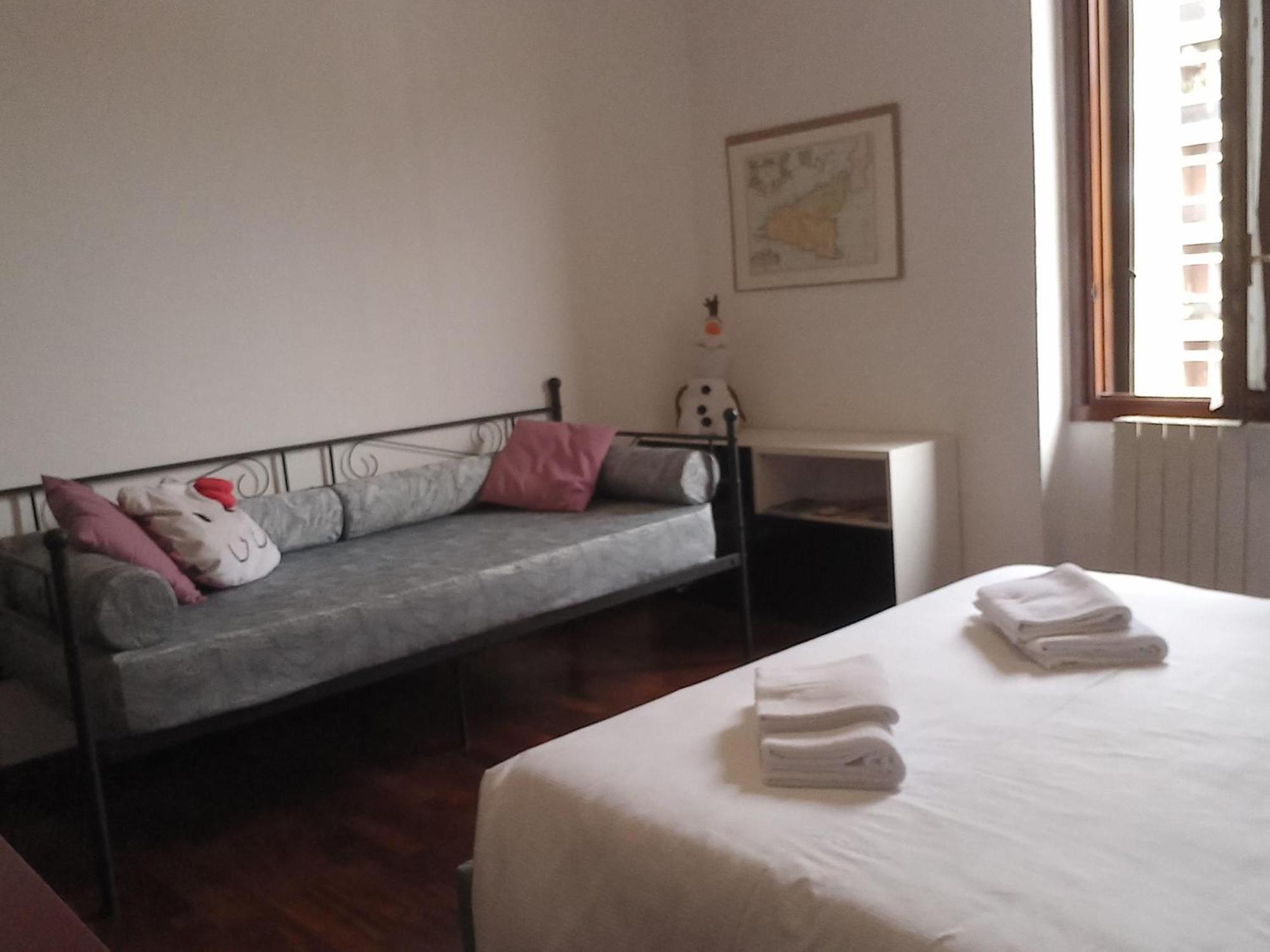 Comfortable Typical Old Style Apartment Milão Exterior foto